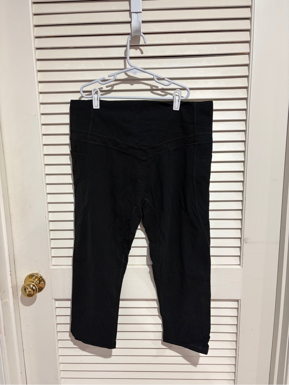 Women's Black High-Waist Capri Leggings